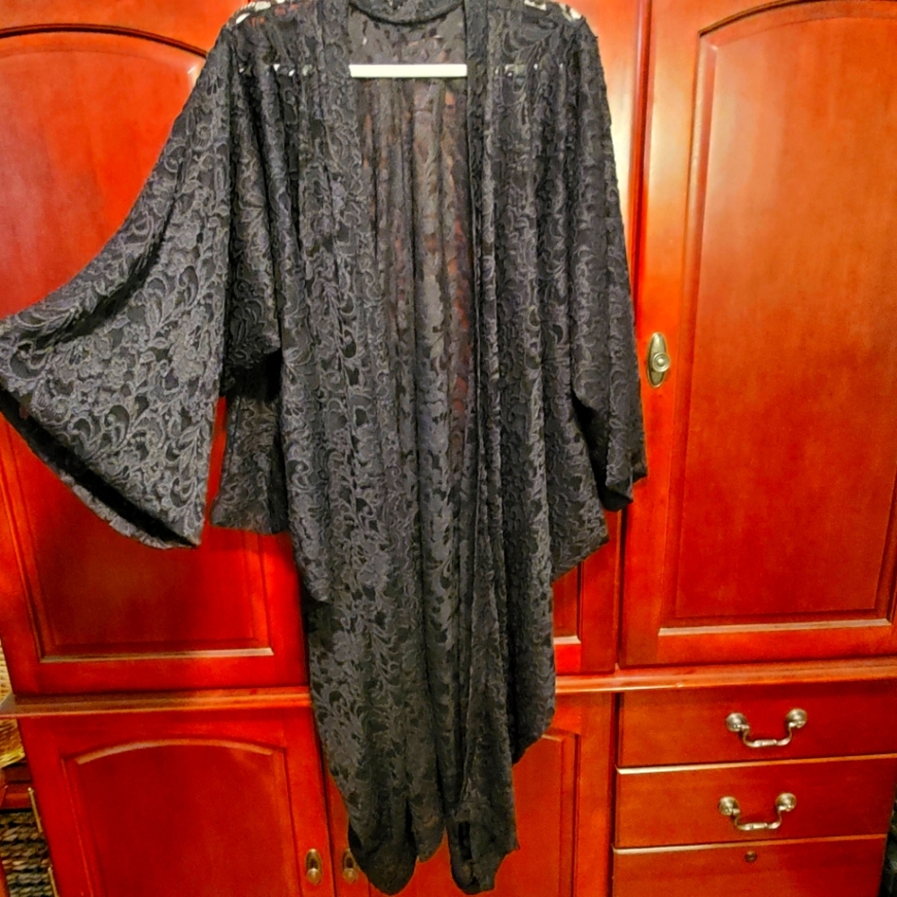 Black Kimono-Sleeved Draped Duster